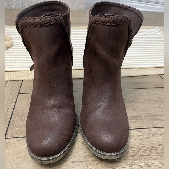 Brown ankle booties - Picture 2 of 3